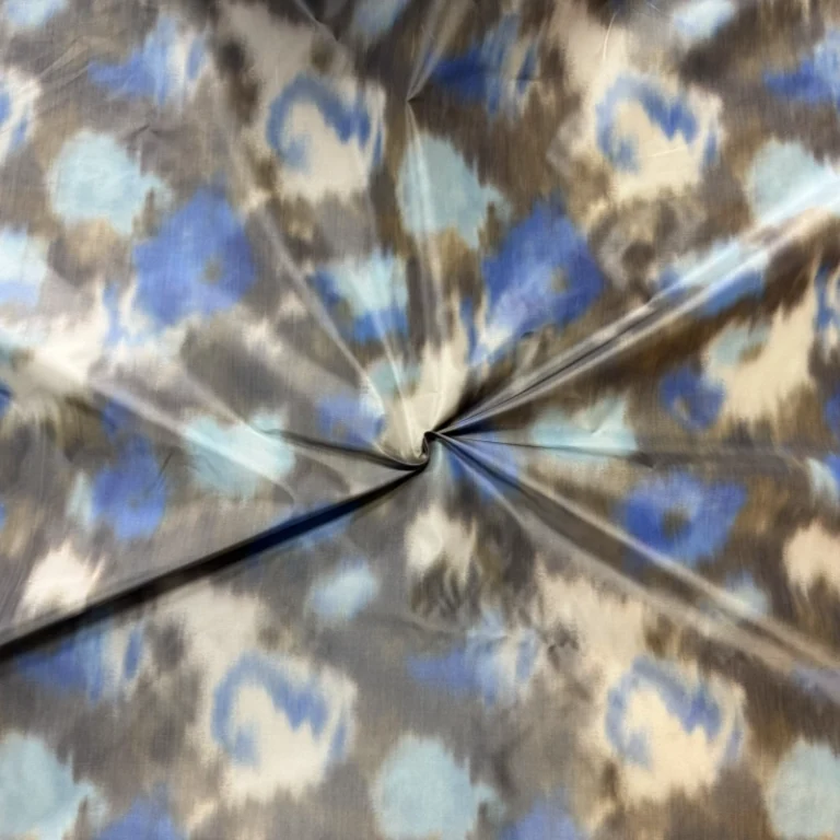 Lightweight warp-printed fabric – CC-J2003